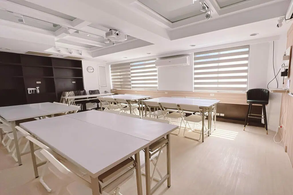 台北場地租借-WShare微享空間-30人大型教室-大型收納櫃